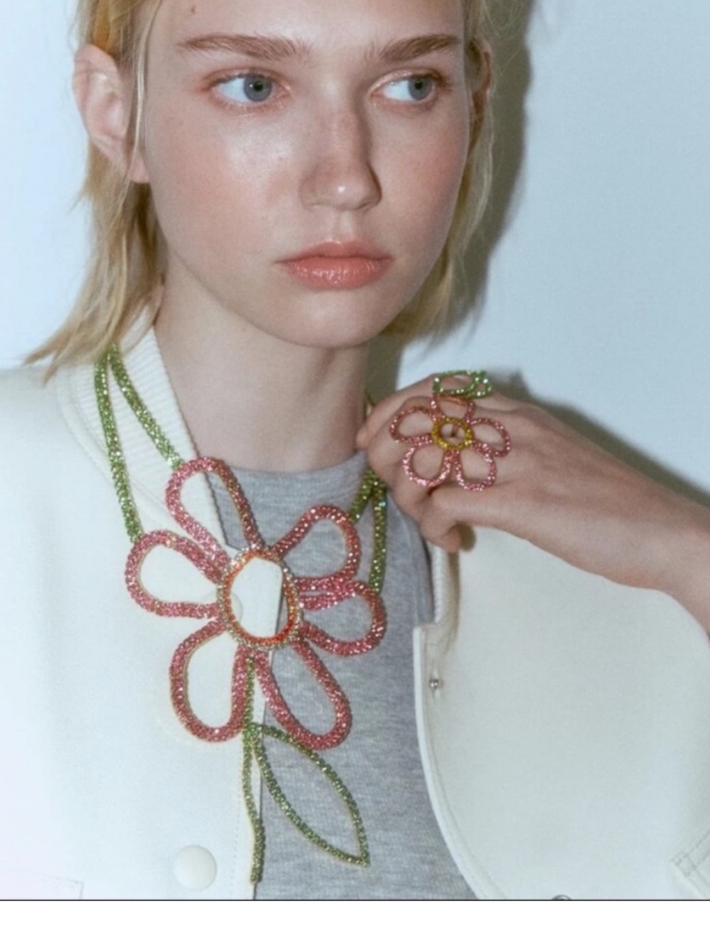 Zara daisy rhinestone necklace